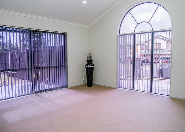  at 37 Peninsula Road, Mangere, Auckland