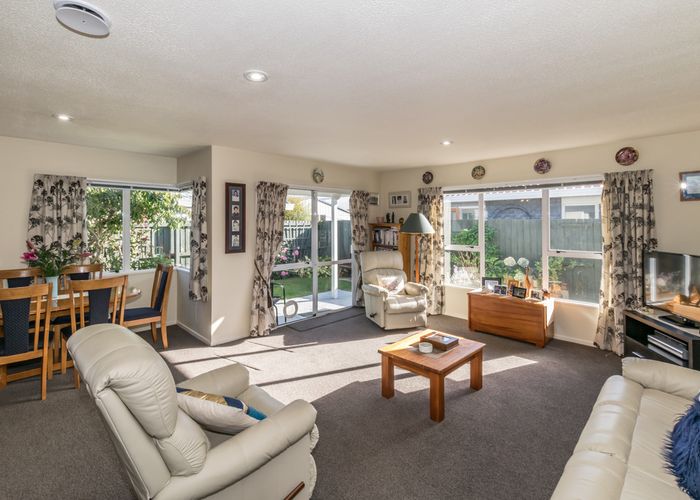  at 11 Honeysuckle Place, Northcote, Christchurch