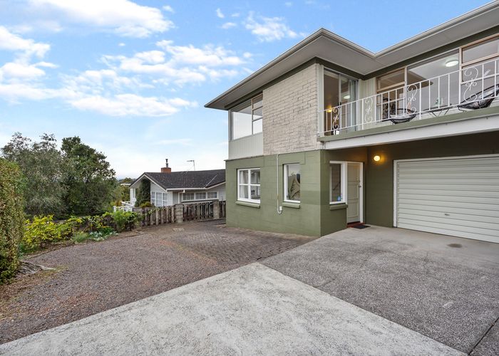  at 1/1 Woodcote Drive, Glenfield, Auckland