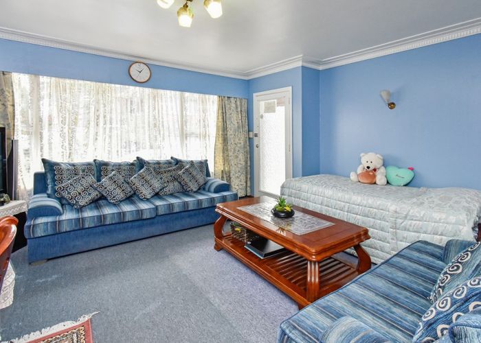  at 2/24 Miles Avenue, Papatoetoe, Auckland