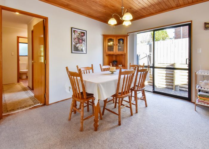  at 2/12 Spears Place, Botany Downs, Auckland