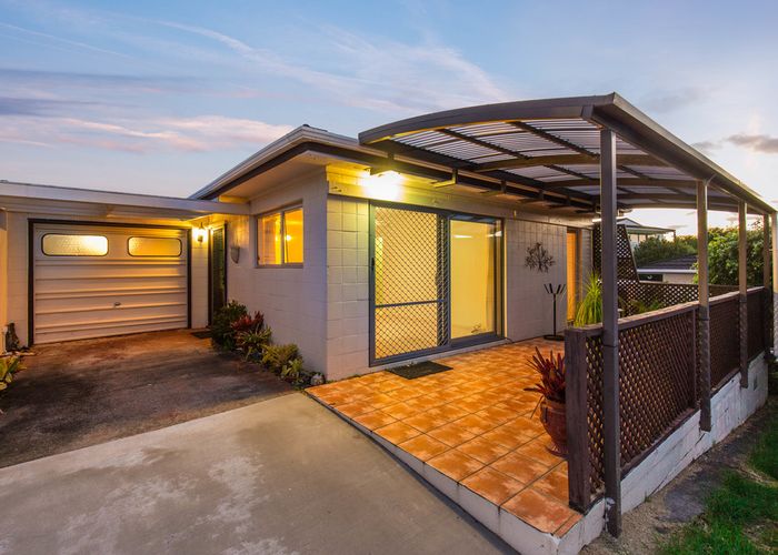  at 15B CLARESHOLM Place, Mangere Bridge, Auckland