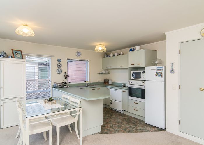  at 8 Macalister Place, Miramar, Wellington