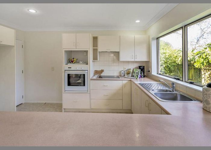 at 2/718 Chapel Road, Dannemora, Auckland