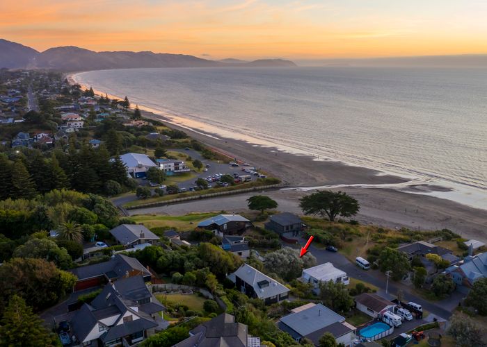  at 19 Groves Road, Raumati Beach, Paraparaumu