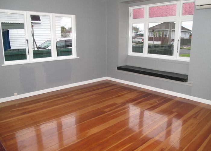  at 10 Viola Avenue, Mangere East, Auckland