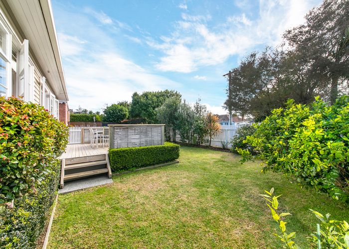  at 8 Moata Road, One Tree Hill, Auckland