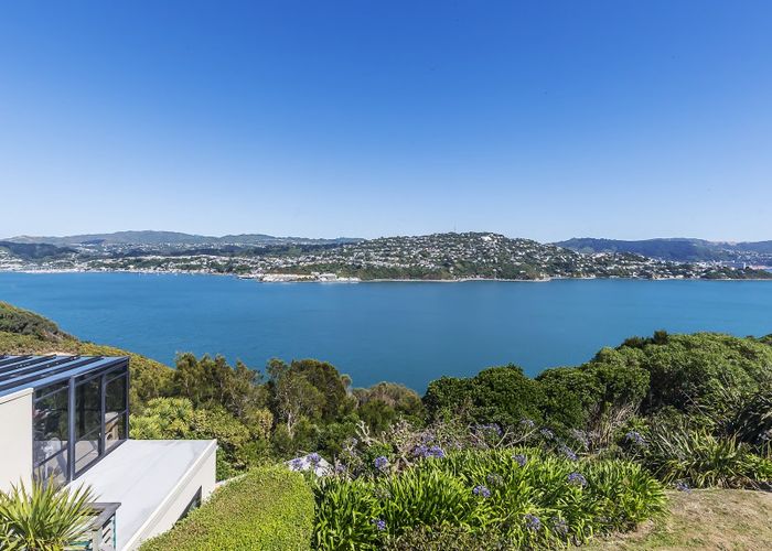  at 115 Akaroa Drive, Maupuia, Wellington