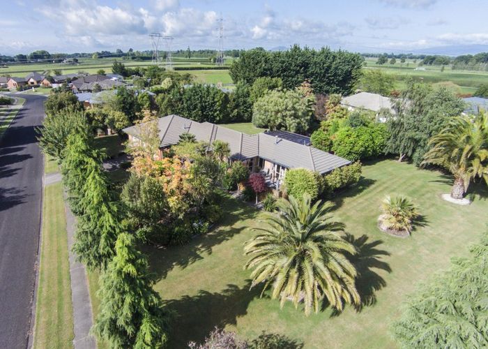  at 2 De La Mare Drive, Leamington, Cambridge