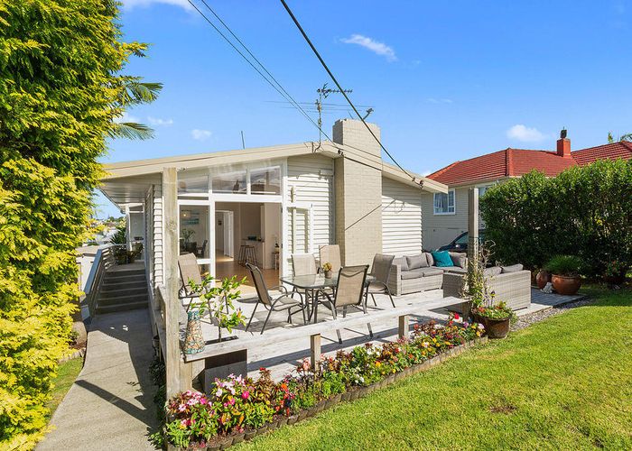  at 11 Tiroroa Avenue, Te Atatu South, Auckland