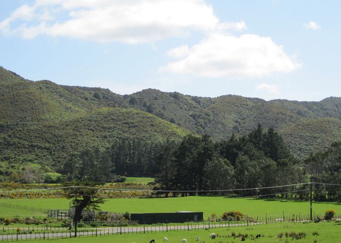  at 500 Coast Road, Wainuiomata Coast, Lower Hutt