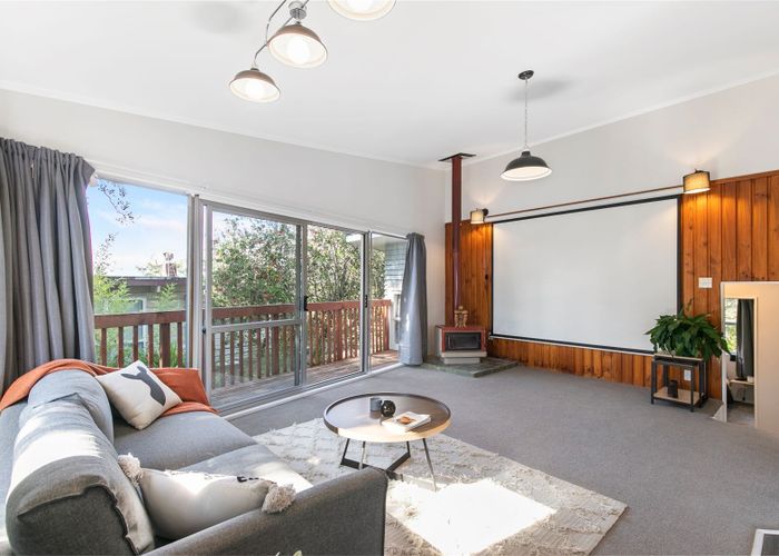  at 2/618 Glenfield Road, Bayview, Auckland