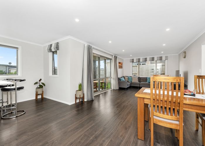  at 2 Loftus Place, Flagstaff, Hamilton