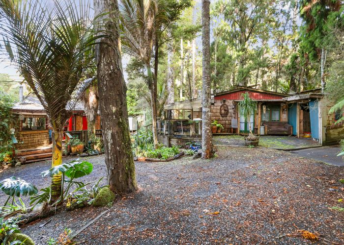  at 10 Minnehaha Avenue, Titirangi, Auckland