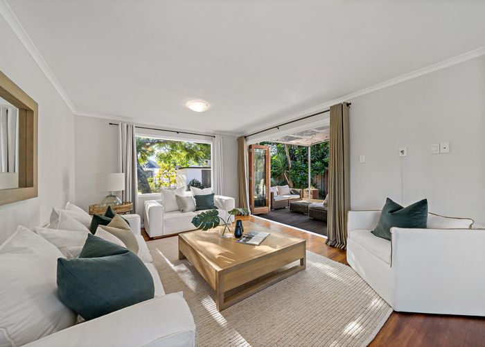  at 21 Larsen Road, Panmure, Auckland