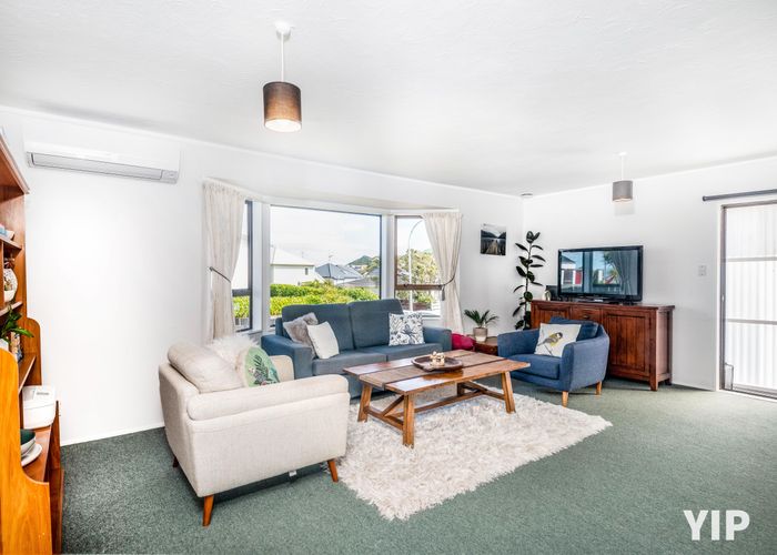  at 37 Sunhaven Drive, Newlands, Wellington