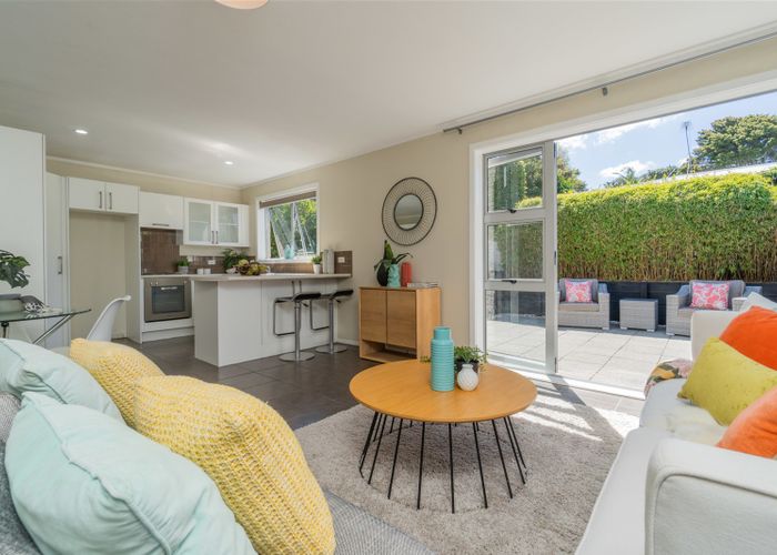  at 2/5 Huapai Street, Onehunga, Auckland
