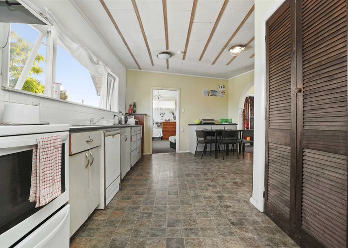  at 290 Cambridge Road, Hillcrest, Hamilton