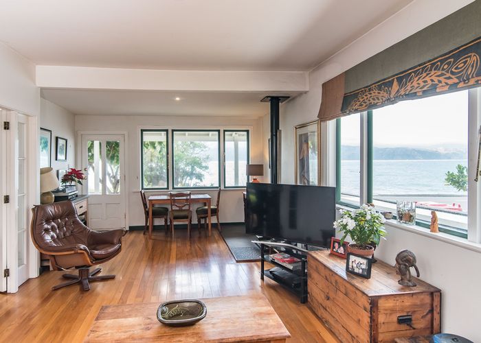  at 299 Karaka Bay Road, Karaka Bays, Wellington