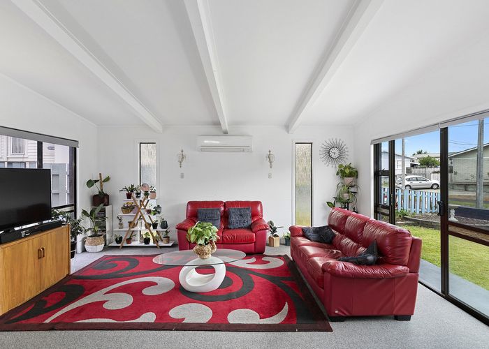  at 6 Parkdale Place, Glenview, Hamilton