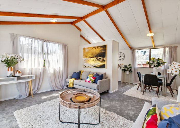  at 2 Sapphire Place, Bayview, Auckland
