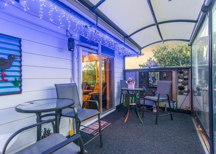  at 2/11 Spinella Drive, Bayview, Auckland
