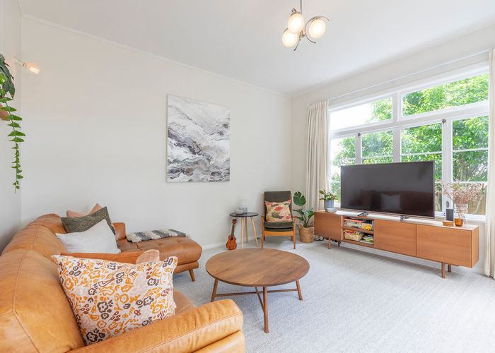  at 2 Nottingham Street, Westmere, Auckland
