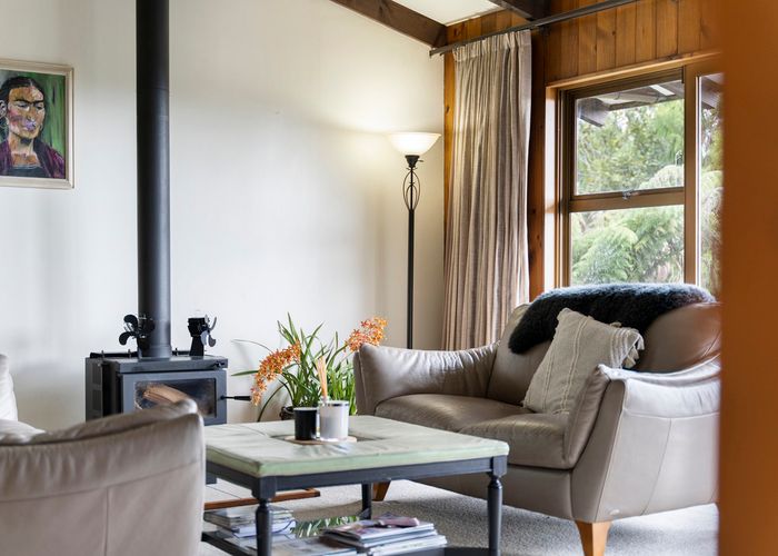  at 840 West Coast Road, Waiatarua, Auckland