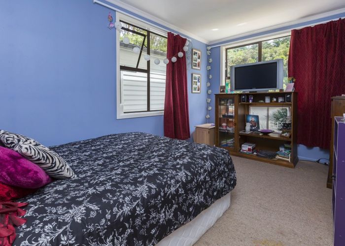 at 9 Avian Crescent, Blue Mountains, Upper Hutt