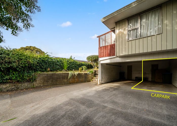  at 2/30 Ferndale Road, Mount Wellington, Auckland