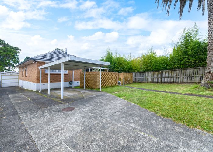  at 140 Edgewater Drive, Pakuranga, Auckland