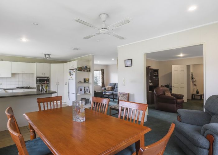  at 4 Riplington Road, Huntington Park, Auckland