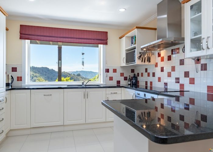  at 13 Sierra Way, Blue Mountains, Upper Hutt
