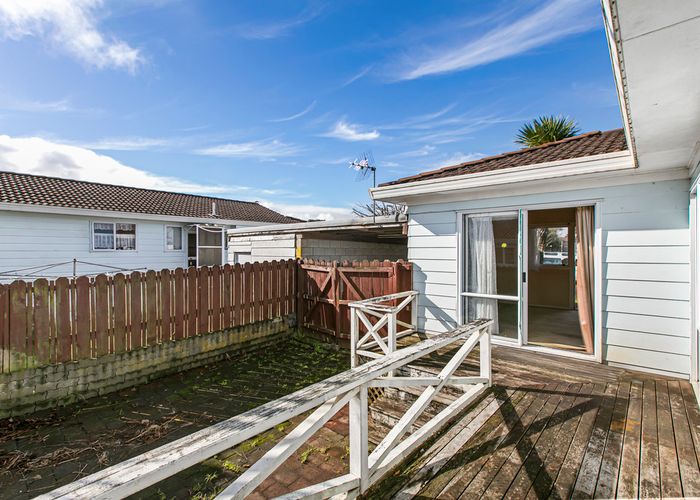  at 2/36 Taitimu Drive, Weymouth, Auckland