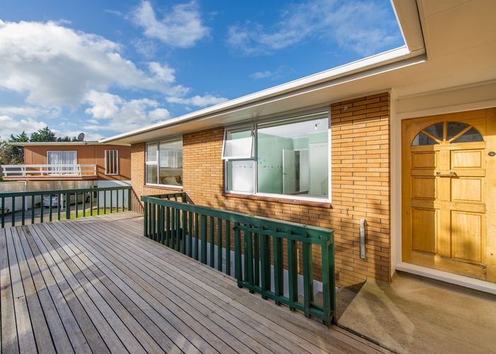  at 18 Yeoman Place, Howick, Auckland
