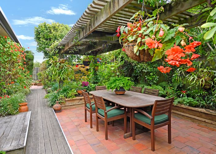 Free property data for 21 Farnham Drive, Richmond homes.co.nz