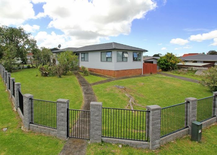  at 9 Staverton Crescent, Mangere, Auckland