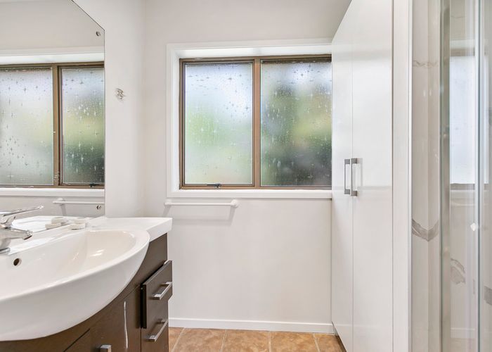  at 13D Ballater Place, Highland Park, Auckland