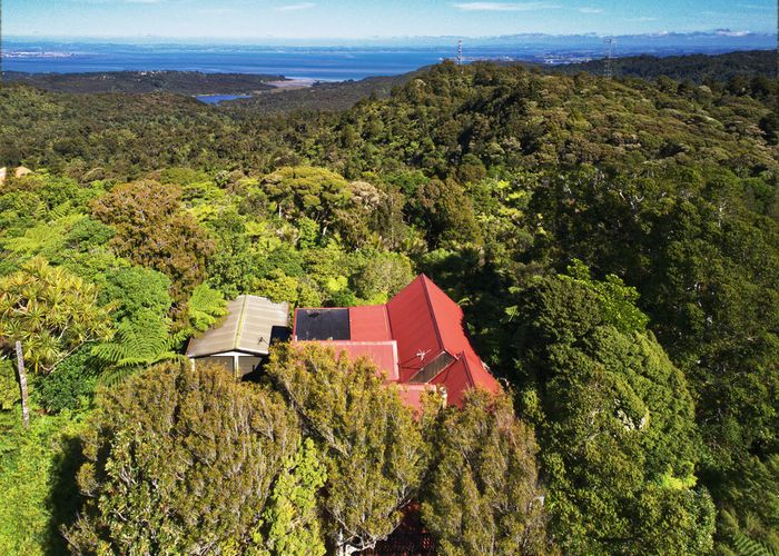  at 1/51 Quinns Road, Waiatarua, Auckland