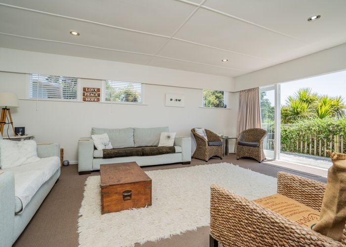  at 1/237 Hepburn Road, Glendene, Auckland