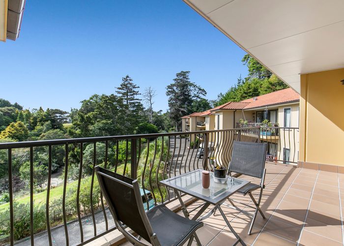  at 15/7 The Avenue, Albany, Auckland