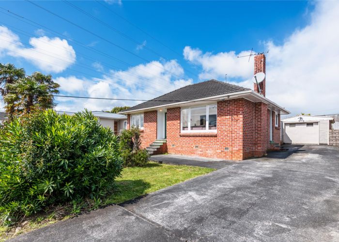  at 9 PATON AVE, Te Atatu South, Auckland