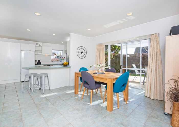  at 14B Kallaroo Place, Botany Downs, Auckland