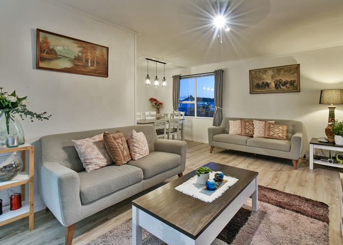  at 2/18 Etherton Drive, Weymouth, Auckland