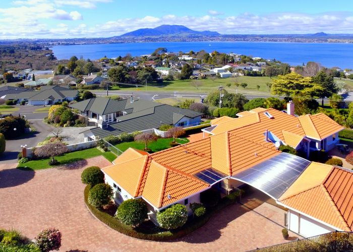  at 2 Krissell Place, Acacia Bay, Taupo