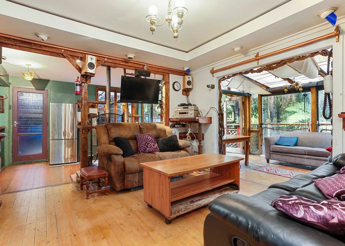 at 10 Minnehaha Avenue, Titirangi, Auckland