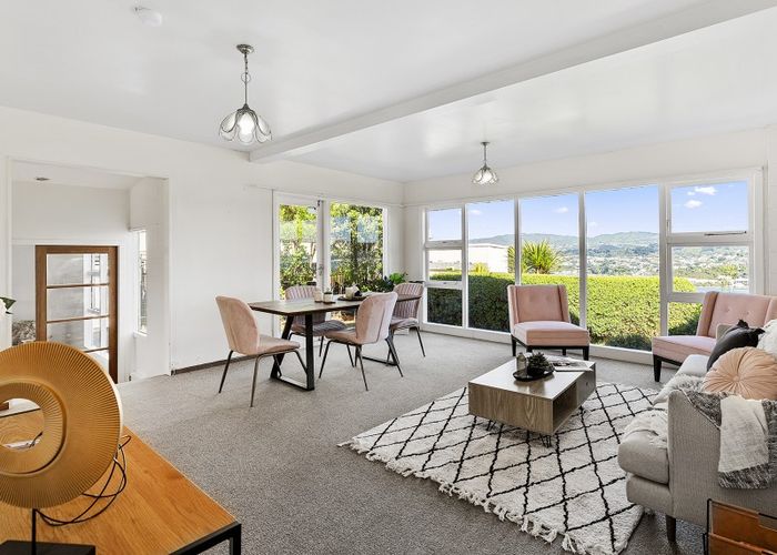  at 115 Akaroa Drive, Maupuia, Wellington