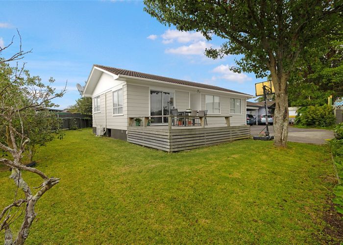  at 1/8 Iota Place, Clover Park, Auckland