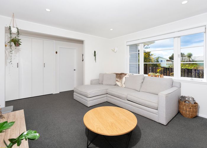  at 1/99 Hobsonville Road, West Harbour, Auckland