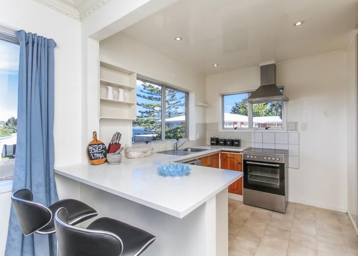  at 4/100 Titirangi Road, New Lynn, Auckland